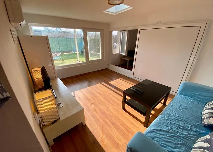 Small Bijou On The Rooftop アパート