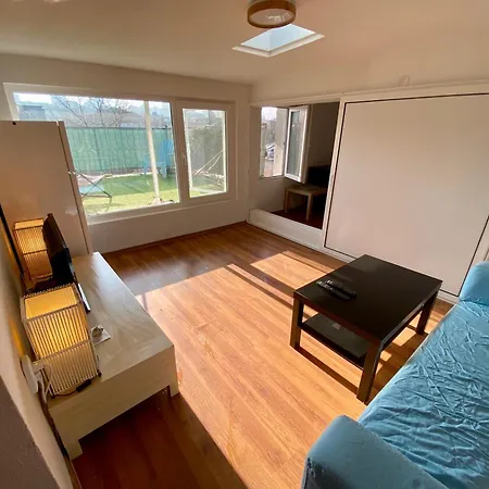 Small Bijou On The Rooftop Apartament